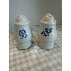 Vintage Pfaltzgraff Yorktowne Salt and Pepper Shaker Set 4" Blue S & P Stoneware